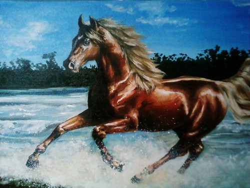 лошадь на берегу залива
