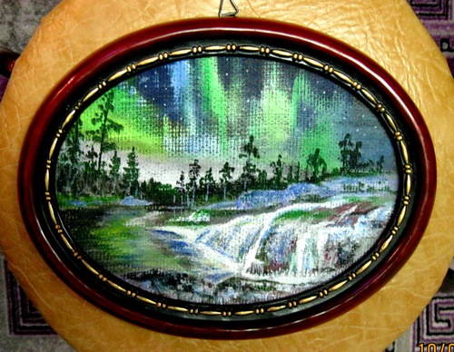 "Полярное сияние на водопаде"