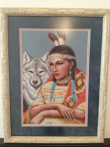 Вышитая картина "Индианка с волком"